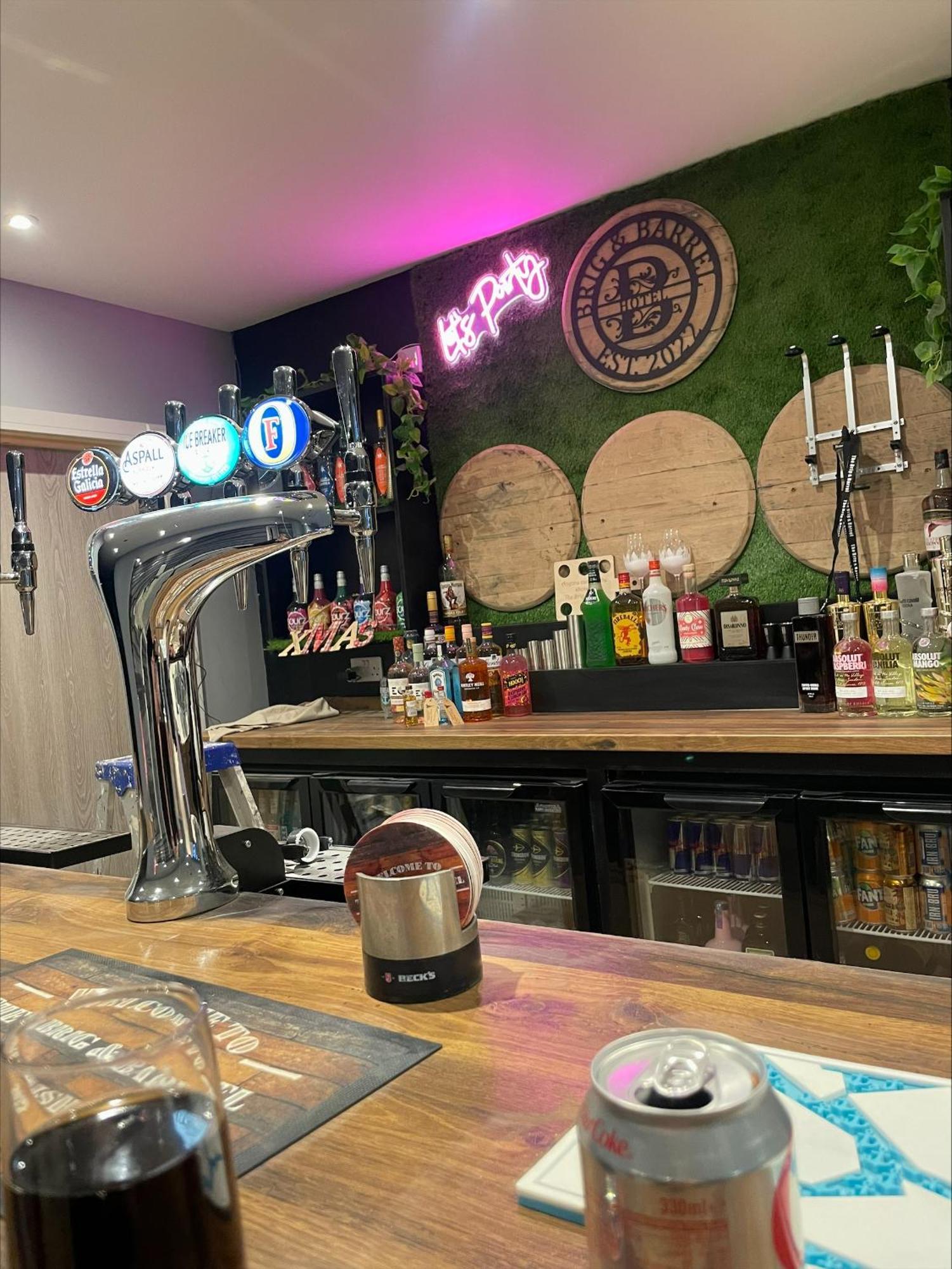 The Brig & Barrel Hotel بوكي المظهر الخارجي الصورة